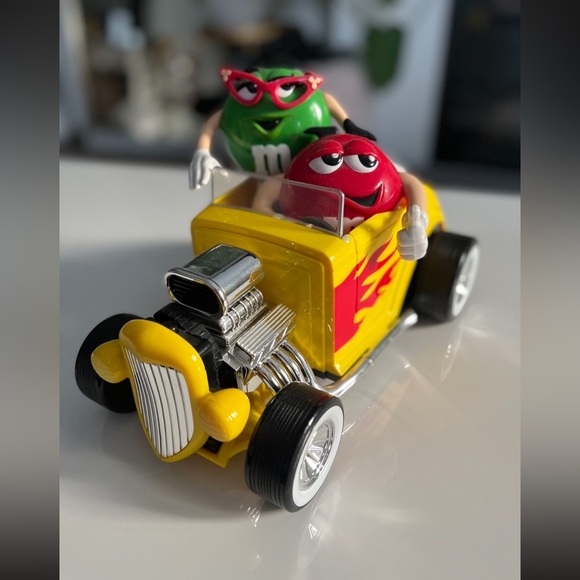 NEW M&M's Car Candy Dispenser Rebel
Without a Clue Yellow Hot Rod Dragster 1990 - Picture 5 of 9